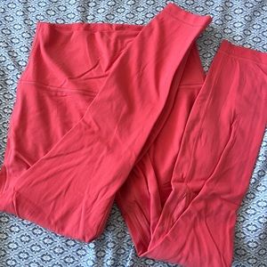 Lululemon women’s size 6 coral pink leggings